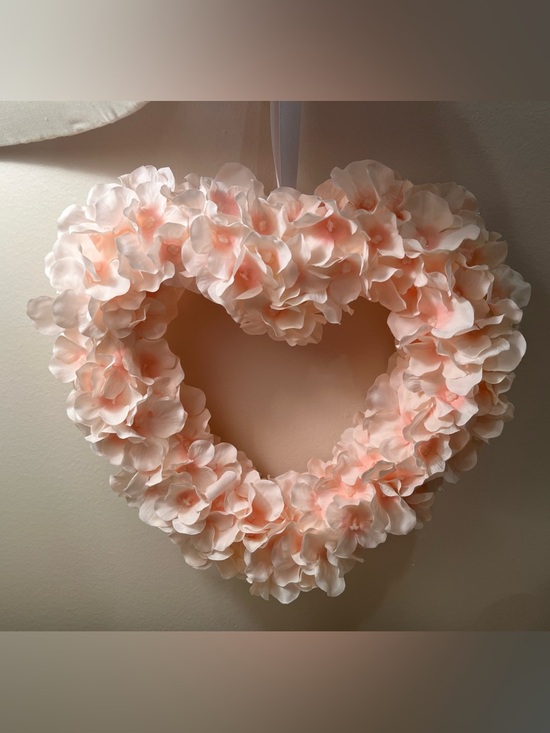 Other - Heart-Shaped Floral Hydrangea Wreath in Pink